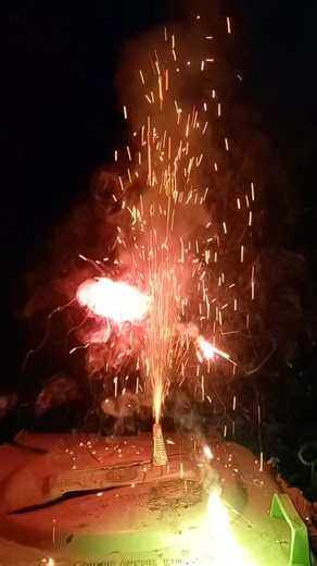 interesting volcano firework! #mrpyromanager #fireworks #pyrotechnica #eventpyrotechnik #feuerwerk