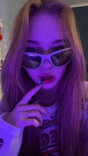 Filmy użytkownika user74579630196 (@nonnocha0) z muzyką Lie Use Die - M()RE