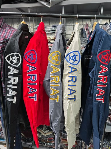 Nuevas Camisas Ariat Bordadas: Estilo Vaquero Auténtico