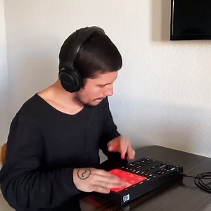 How would you rate your fingerdrumming skills? 🖐️ Dragon with #MIKRO See more from the fingerdrummer here: bit.ly/3925TH3 | Native Instruments