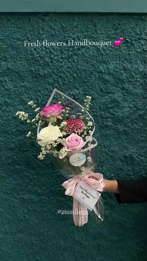 simple wrapping 💝 #freshflowers #floristry #pisonflorist