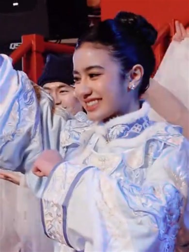 Cambodian Princess Dances 'Subject Three' in Chinese Costume