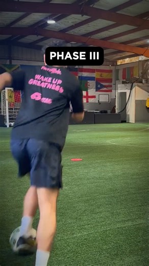 PREMIER SOCCER TRAINING on Instagram: "JJ Ochoa Sole Roll + Step Over Full Training Session Save this for later!! Follow @southsidefooty for more football training sessions"