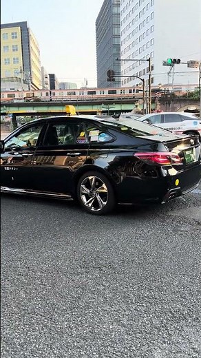 特徴的な交差点進入サイレン 東京科学大学病院 レクサスドクターカー 緊急走行で昌平橋交差点通過