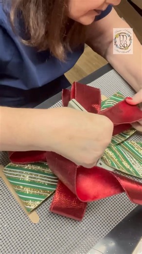 🎀 The Perfect Holiday Bow: Professional Bow Maker Tutorial! 🎀 Part 5 | Diane's Designs & Boutique