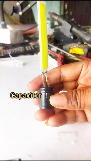 Capacitor Charge & Discharge Experiment With LED