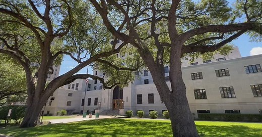 An oak tree and lynchings. What's the truth?