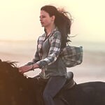 K・ウィンスレット、M・フォイ主演『ブラック・ビューティー』12月18日（金）よりディズニープラスで独占配信決定！ | anemo（アネモ）