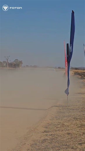 The Foton SA Tunland G7 Single Cab wowed everyone at the Landbou Weekblad Farmer Event, where we got some amazing feedback from the farmers themselves, impressive torque with wheel spin up to 3rd gear and superb handling on loose sand. The braking performance stood out, stopping in the shortest distance, and even with a 500kg bale, the Foton showed minimal suspension sag and effortless power. One thing is clear: Foton is performing far above its price tag! #FotonSA #TunlandG7 #SingleCab #Farmers