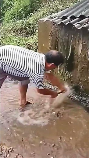 Dredging process of cement water storage pond outlet