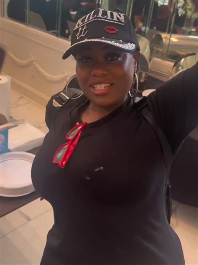 Tamika Scott (of Xscape) is keeping Team New Edition fed and happy 😊 . Reposted from @bigg_winston When The Queen of the kitchen @therealtamikascott comes through & caters lunch at rehearsal. You know it’s going to be a good day! ❤️👑 @newedition (BAND) #food #foodie #TheNewEditionWayTour