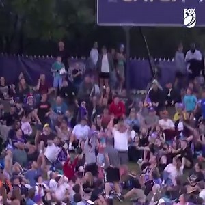 Two massive hits! And two wild catch attempts. These back-to-back sixes from Tim David were just what the crowd needed. 😂 | Fox Cricket