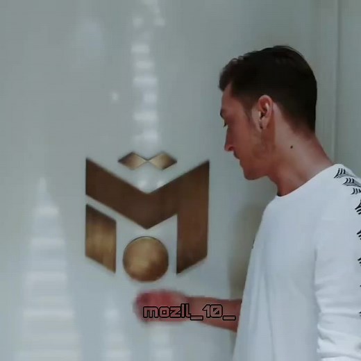 افضل من مرر بخارج القدم فالتاريخ🔥🎻#مسعود_اوزيل #عازف_الليل✨🎵 #mesutözil