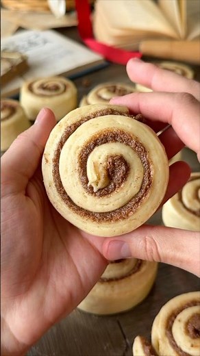 Classic cinnamon rolls 🤍