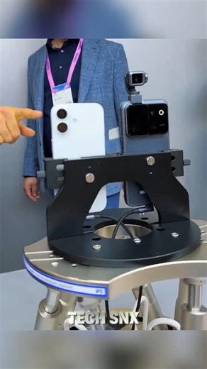 Honor Made a Robot Phone💀 #honor​ #robot​ #fyp​ #iphone #iphone17promax #upcomingphones