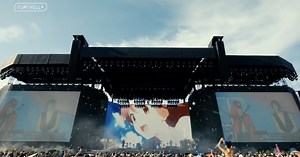 米最大級フェス「COACHELLA」でのPorter Robinson (ポーター・ロビンソン) のセットにMadeon (マデオン) がゲスト出演、二人で大ヒット曲「Shelter」を熱唱【動画あり