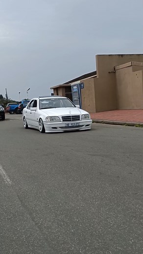 Exploring the W202 Mercedes: Stance and Fitment Tips