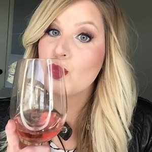 7.8M views · 59K shares | This lipstick is smudge proof and kiss proof | Insider Beauty | Facebook