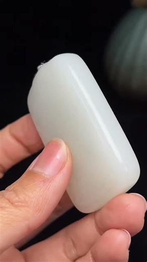 🌱特价：12800🉐超值不议价 和田玉 俄料【平安牌】重52g 尺寸54×35×12mm白度一级 密度好 油性十足 雕工精细 牌型规整 品相一级 #每天更新最美玉石 #玉 #古玉收藏 #玉佩