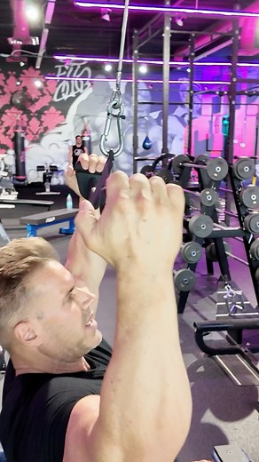 156K views · 2K reactions | Lat Pulldowns  #backday | Jay Cutler | Facebook