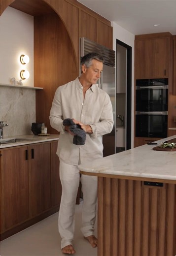 Nestled in Mosman, adjacent to Taronga Zoo, this refined open-plan kitchen embodies understated elegance. A generous walk-in pantry flows seamlessly into the space, framed by bespoke joinery and a graceful bulnosed edge in natural stone. Complemented by Sub-Zero appliances, it marries timeless sophistication with effortless functionality—where luxury meets everyday refinement. Crafted by Blue Tea Kitchens & Bathrooms #KitchenRenovation #LuxuryKitchen #SydneyHomes #kitchensoftiktok #BlueTeaKitche