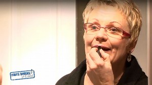 Au cœur du quartier des femmes, à la maison d’arrêt de Riom, la socio-esthétique aide les détenues à retrouver leur féminité. Et une estime de soi sur le chemin de l’insertion. | Canal Crime