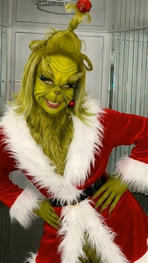The Grinch 🎄 Turning Natalie Reynolds into Miss Grinch #Grinch #BodyPaint #AirbrushArt #AirbrushHero #MakeupArt #CreativeMakeup #HolidayArt #ArtistLife #FortLauderdaleArtist #MiamiArtist #GrinchSeason #TransformationArt #PaintedModel #FXMakeup #ChristmasVibes | Airbrush Hero By Avi Ram
