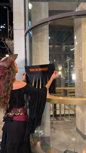 Trick or bubbles? 🥂🎃 Who said Halloween can’t sparkle?✨ @mionetto_nealkoholinis - kai norisi kraupiai gero ir stilingo skonio 🍾 #reklama #halloween #halloweencostume #lithuania #cincin | Inidė Jasnauskaitė