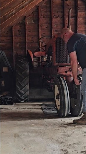 Hand Crank Starting An Allis Chalmers WD