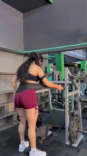En Good Life gym santa sigue llegando.💚 Y esta vez llegó otro juguetito nuevo! Nuestra nueva máquina de zumo!🤩 Lleva tu entrenamiento de glúteo al siguiente nivel.🍑 | GOOD LIFE GYM
