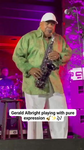 Gerald Albright giving a jazzy expression here. 🎶💃🎷 #saxophonist #saxophoneplayer #jazzmusic #altosax #saxophonejazz | Akinwale Damilare Daresax