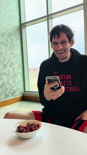 Boban Marjanović's Fun with iPad Phone