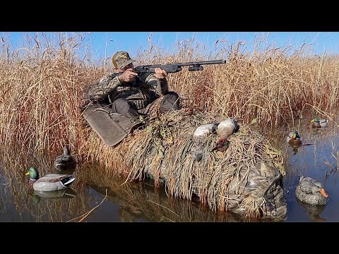 Being Mobile Was THE KEY | Public Land Solo Kayak Duck Hunt