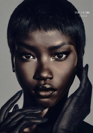Pour clôturer ce mois de juin en beauté, THE CLMB vous fait découvrir le portrait d’Anok Yai, la mannequin qui ouvre les portes, brise les codes et domine le monde de la mode de part son charme et sa démarche gracieuse. ✨ Crédit vidéo : ADO Models & Pinterest #fypppppppppppppp #anokyai #fashion #runway #icon