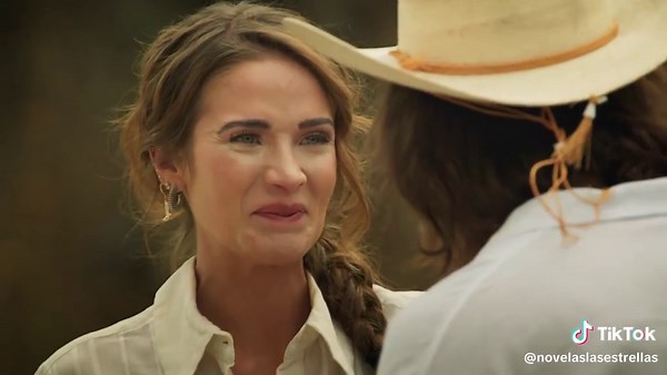 Alejandro y Victoria se reencuentran, luego de que ella lo buscara por años #MeAtrevoAAmarte #GranFinal #drama #novelas #televisa