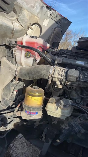 2016 Freightliner Cascadia Fuel Injector Line Seal Replacement