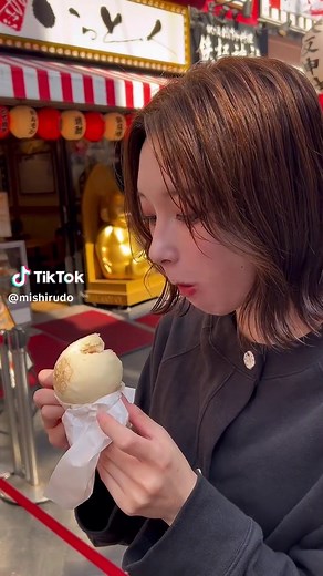 道頓堀での夜中の美味しい食べ歩き