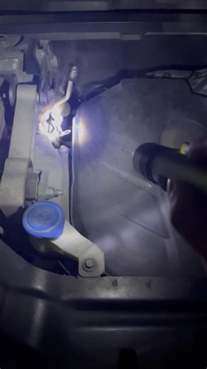 Using a flashlight while fixing things? No wonder it’s frustrating. This flexible LED light makes it effortless.#tools #fyp #tiktokshop #flexible #caressential