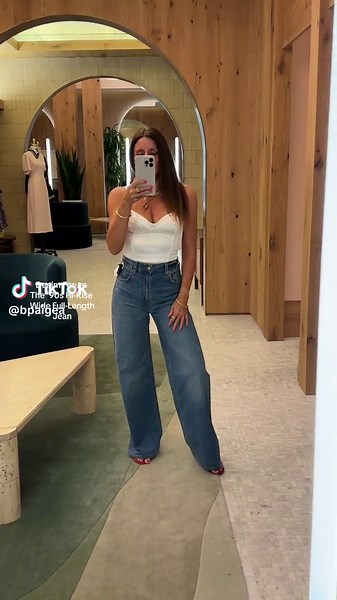 Discovering the Best Wide Leg Jeans Over 40 | Aritzia Fashion Inspo