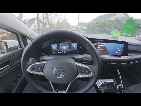 Wie stelle ich Datum & Uhrzeit manuell im Volkswagen Golf VIII (2019–heute) ein?