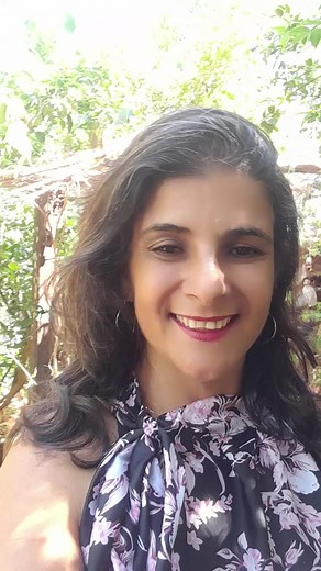 Casual Summer Style in a Beautiful Garden Setting