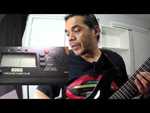 How to use Korg Chromatic Tuner to tune a guitar