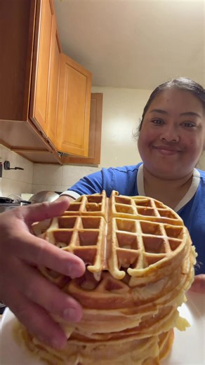 Wafles deliciosos y sencillos, esta receta es de @Marquel Monette Ingredientes: 2 tazas de harina de todo propósito 2 cucharadas de azúcar 2 cucharaditas de polvo para hornear 1/2 cucharadita de sal 2 huevos 1 1/2 taza de leche 6 cucharadas de mantequilla derretida 1 cucharadita de vainilla