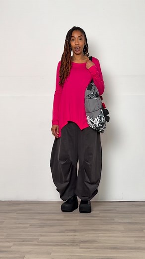 Ease into the weekend with a creative twist 🌸 The Rundholz black label shopper meets funky cords, knits and layers, because art belongs in what we wear 🖤 shop at www.idaretobe.com #hellosaturday #weekendstyle #modernlayers #artoffashion #rundholzblacklabel | idaretobe.com