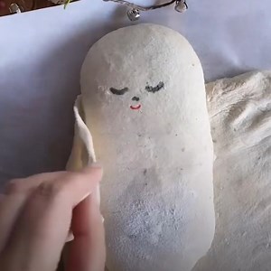 Baker Dayna creates the most festive sourdough bread. Check out more trending stories on ITK: https://bit.ly/39pSMAR | In The Know