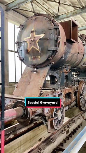 Exploring an Abandoned Train Graveyard | Urban Exploration