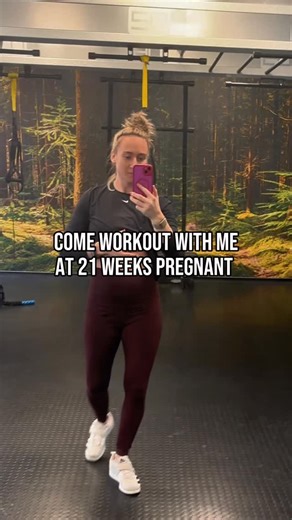 I always feel better after a workout. ✨💪 And wow… pregnancy is humbling. Going from the smallest I’ve ever been (57kg post-surgery 🙃) to the heaviest I’ve been (since my last pregnancy) in just 7 months has been a roller coaster. Some days I feel cute and glowy, other days I feel like a whale 🐳 But after all the stress this year started with (my ectopic pregnancy and moving to a different country) I’m honestly just so grateful that baby girl and I are healthy and thriving. ❤️👶 Today’s workou