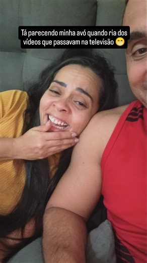 Rubem Carvalho | Vida de Casado & FIV | Tem TV 65 polegadas 4k, Netflix, Primevideo, HBO e sei lá mais oq... Mas a preferência dela é rir sozinha e rir alto assistindo vídeos pelo... | Instagram