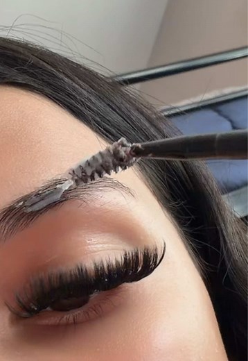 Eyebrow Makeup Tutorial: Perfect Lashes & Brows Guide