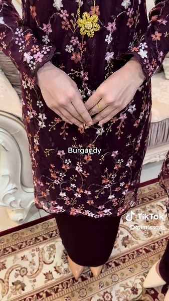 Hot colours are back! Kalini dengan new design tau 😍 Zarith, jom join live launch Isnin, 24 February 2025, jam 12 tghari & 3 ptg #bajuraya#bajurayatrend2025#bajukurunglace#kurunglace#raya2025#bajuraya2025trend#fypage#fypシ゚#rayaoutfit#rayaoutfitideas